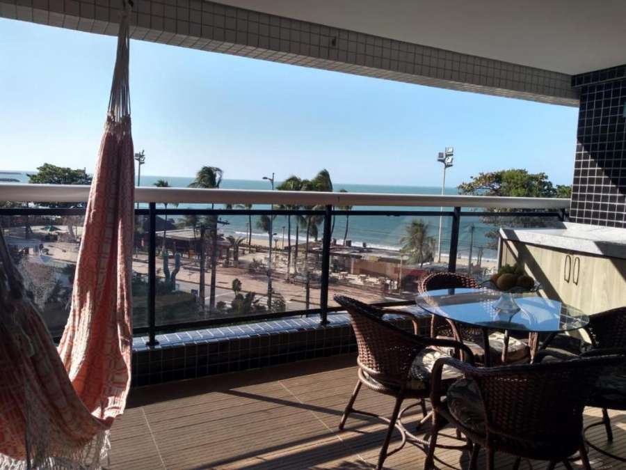 Alugo Temporada apartamento frente ao mar de Fortaleza.