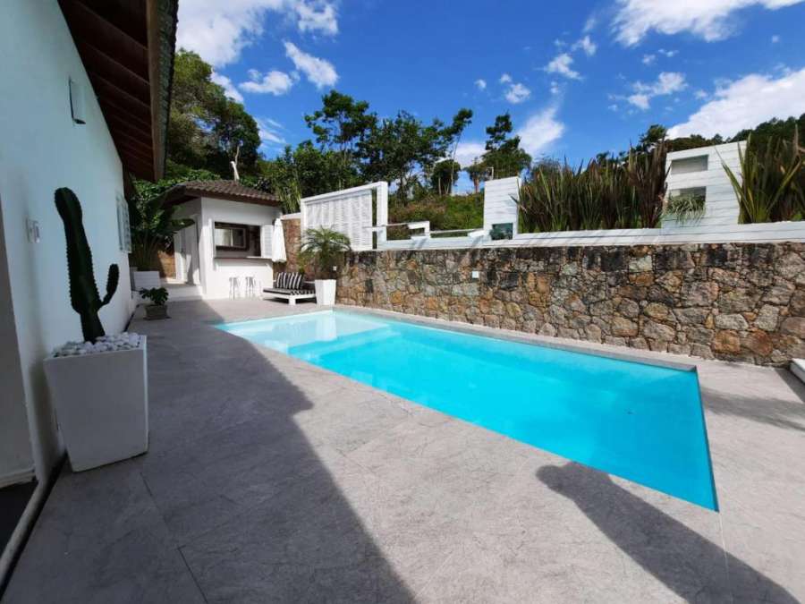 CasaIvan beautiful house located near Jurere