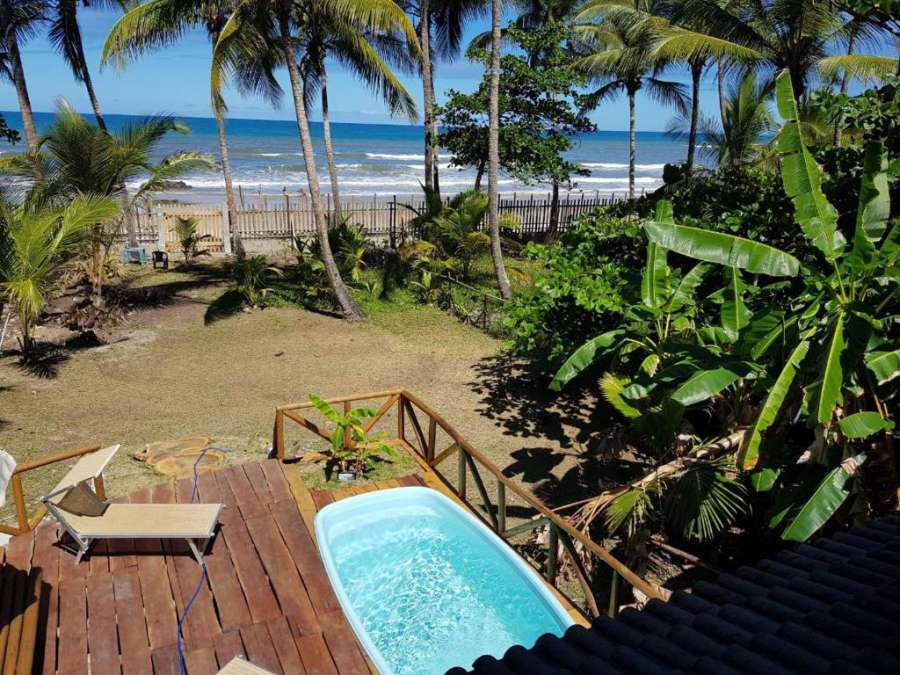 casa pe areia back door