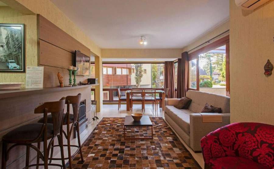 VILLA DEL FIORE 105 - 2 DORMITÓRIOS EM CONDOMÍNIO COM PISCINA!
