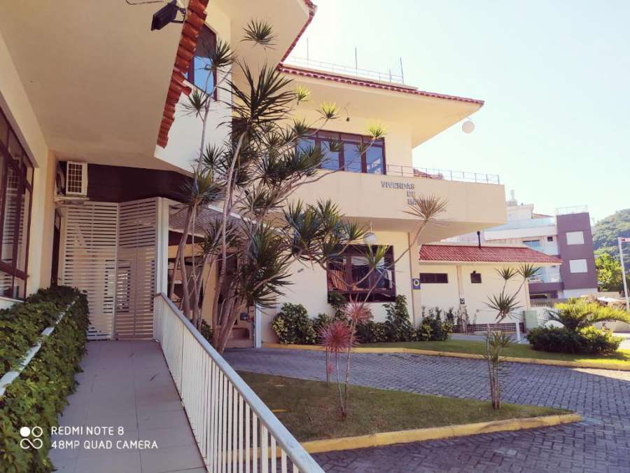 LINDO TRIPLEX- PISCINA-QUADRA DE TÊNIS