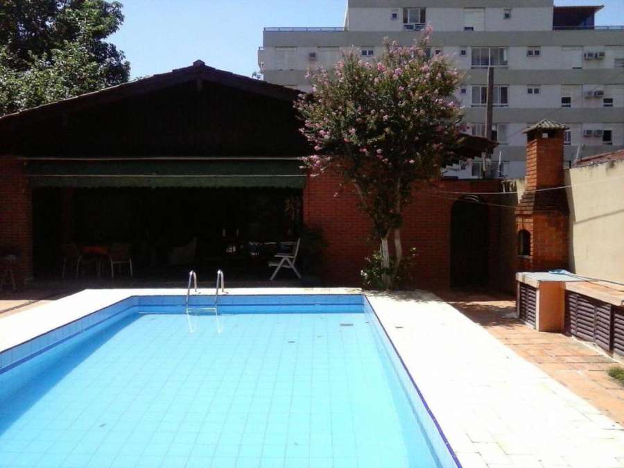 LINDA E CONFORTÁVEL CASA COM PISCINA NO GUARUJÁ