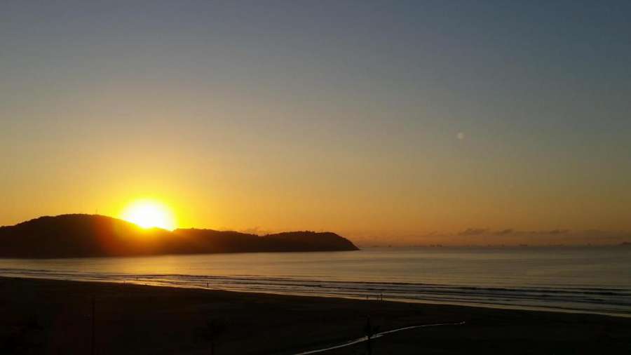 Apto espaçoso com vista para o mar na Praia Grande