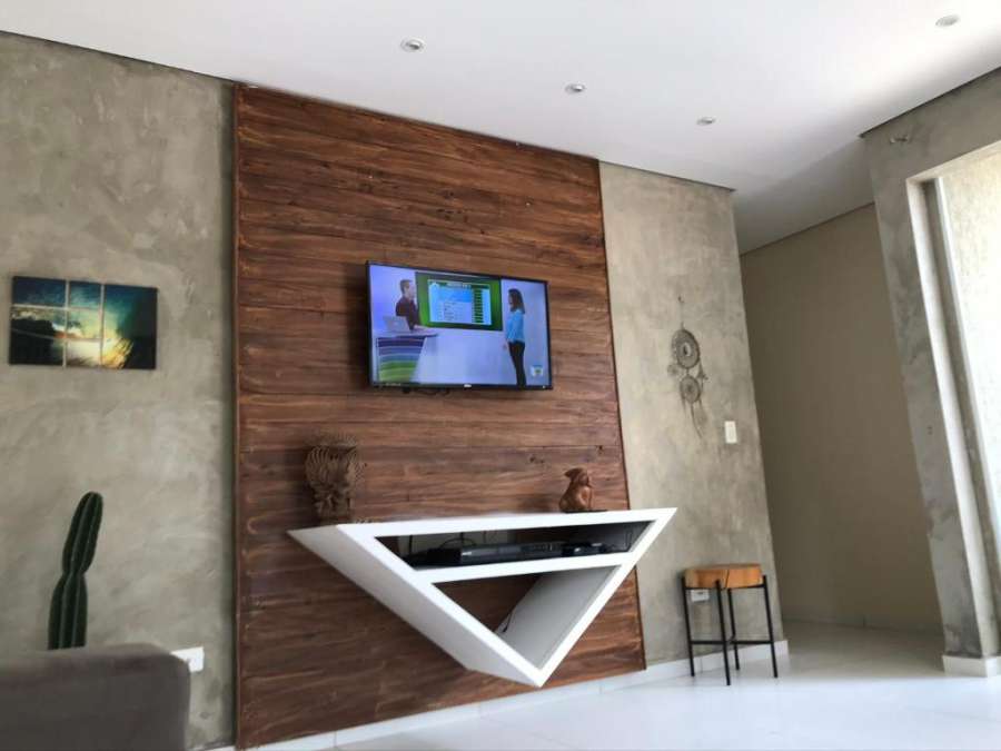Casa com piscina itamambuca