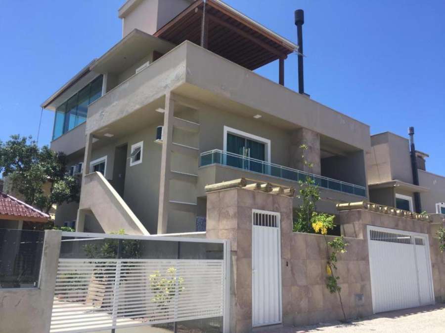 Casa térrea na praia de Mariscal poucos metros do mar
