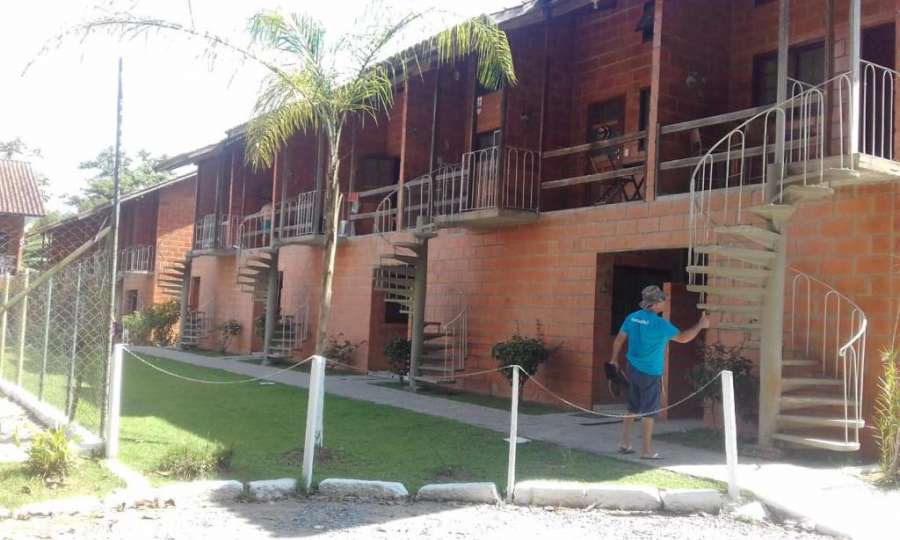 Apartamento em Maranduba a 500 metros da praia