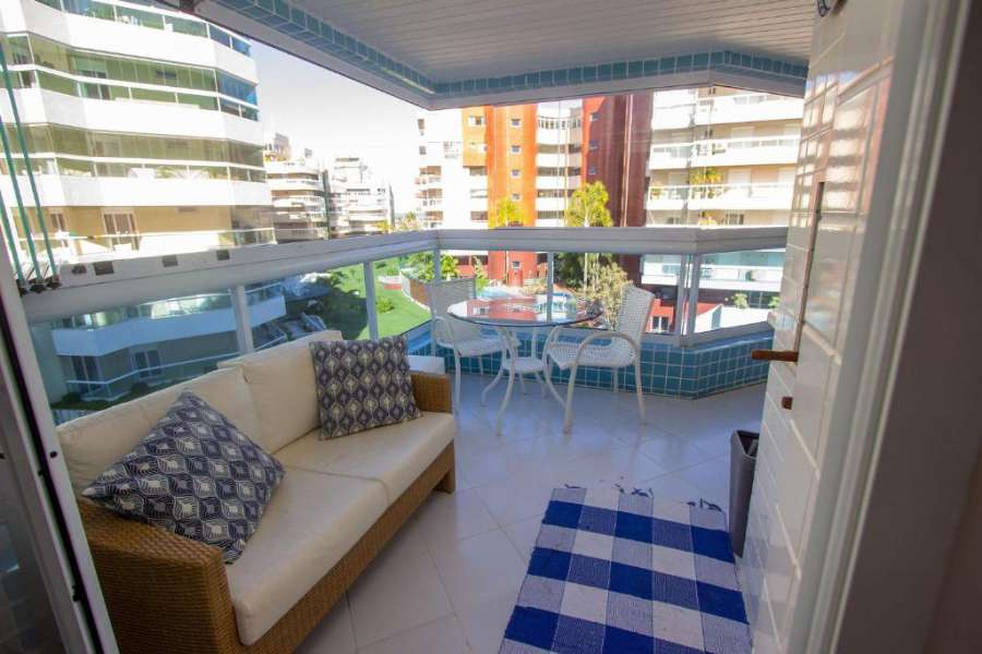 Apartamento Riviera varanda gourmet e dois minutos a pé da praia