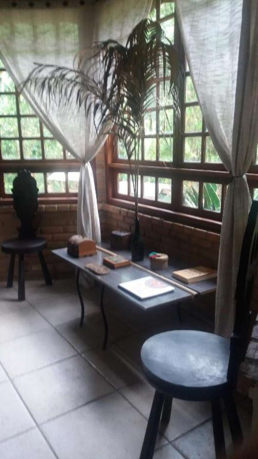 Charmosa Casa de Campo no Centro de Lumiar com Prainha de Rio Exclusiva no Quintal Wi-Fi e Churrasqueira