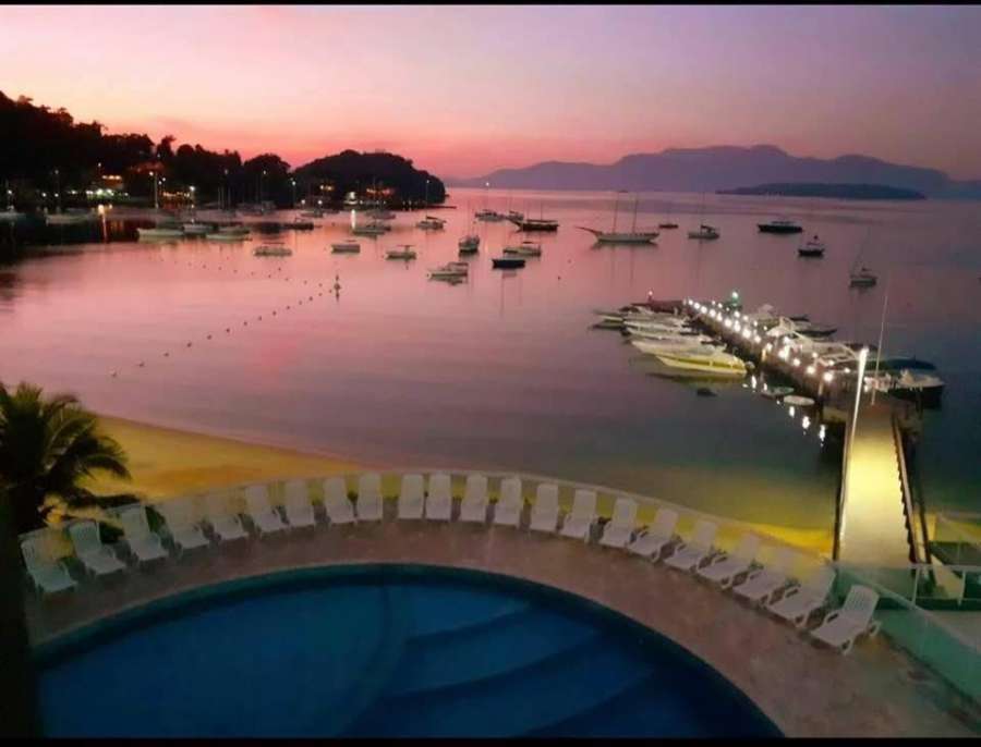 Maravilhoso apartamento sobre o mar de Angra