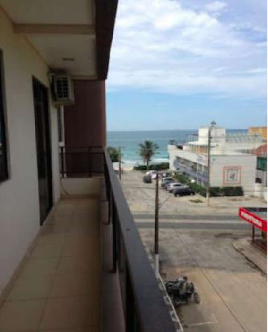Bombas à 50 metros da praia