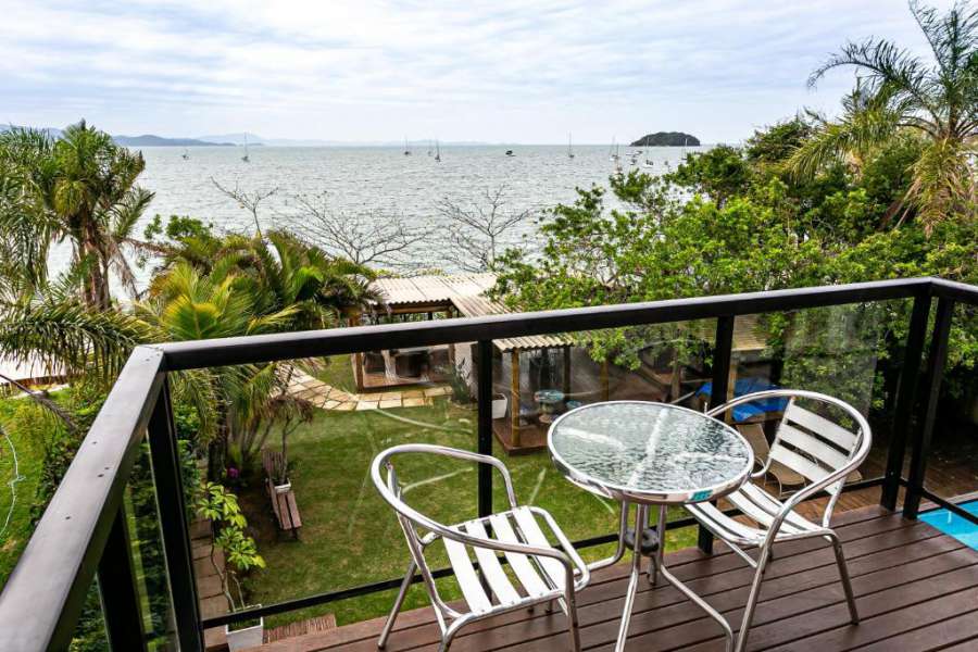 Apartamento pé na areia e vista mar Jurerê JBM204