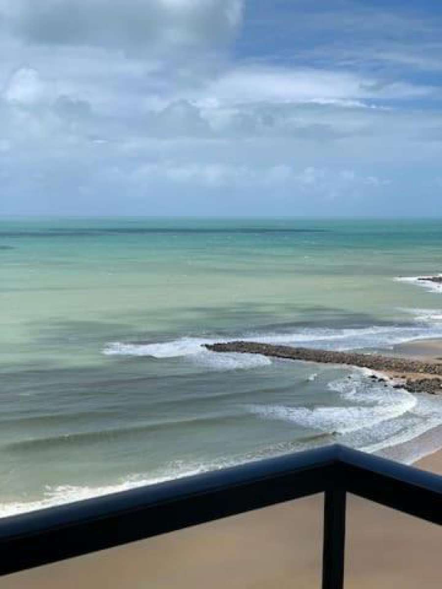 Apartamento em Areia Preta com vista para o mar