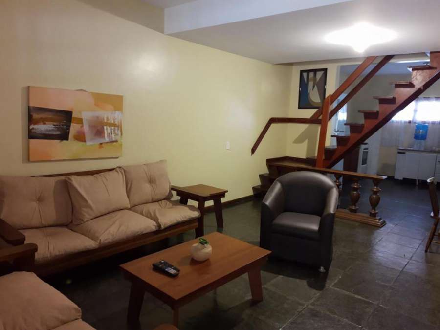 Casa de 2 andares em condomínio na Praia Grande.