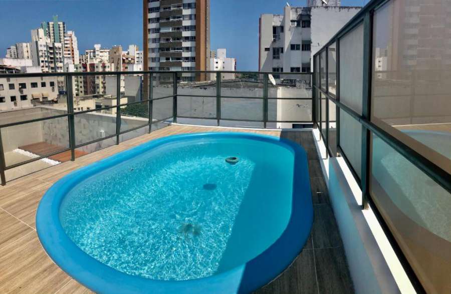 Ampla cobertura com piscina