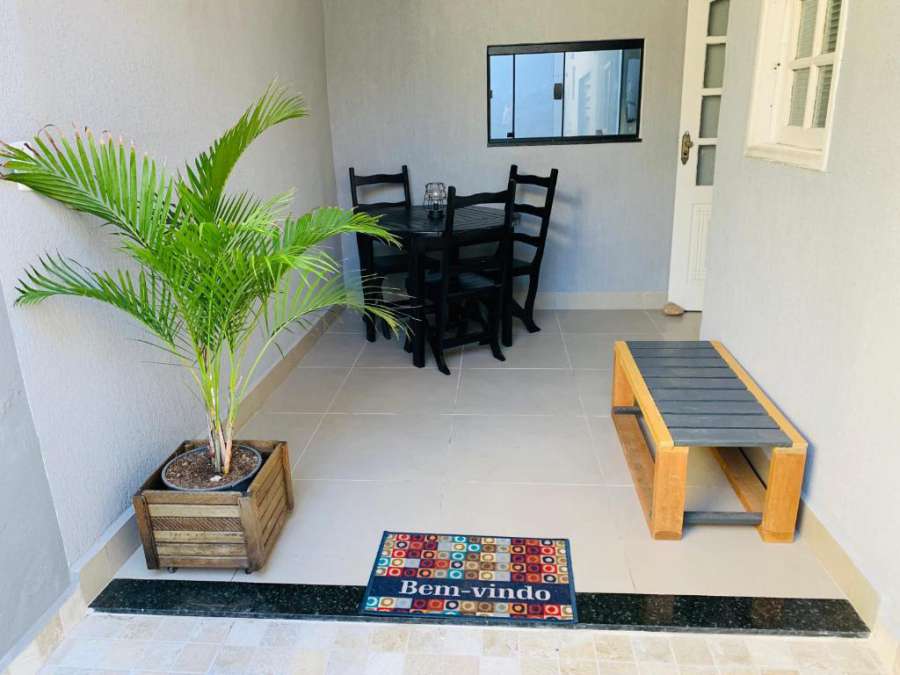 Casa com ótima localização próxima a praia grande.