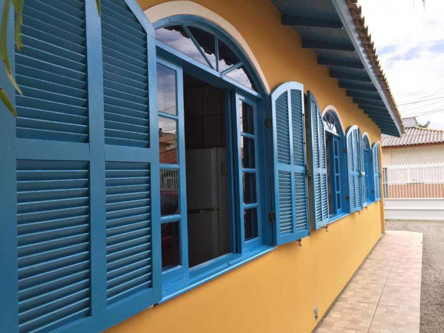 Casa 300m da praia com lindo jardim!