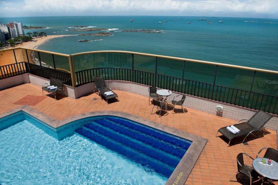 Apartamento com varanda de frente para o mar da Praia da Costa