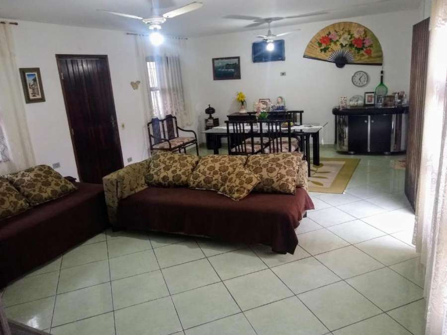 Casa grande em bairro Nobre