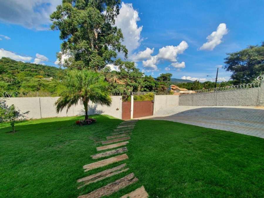 Casa com Elevado Padrão em Atibaia - Comodidade e Segurança