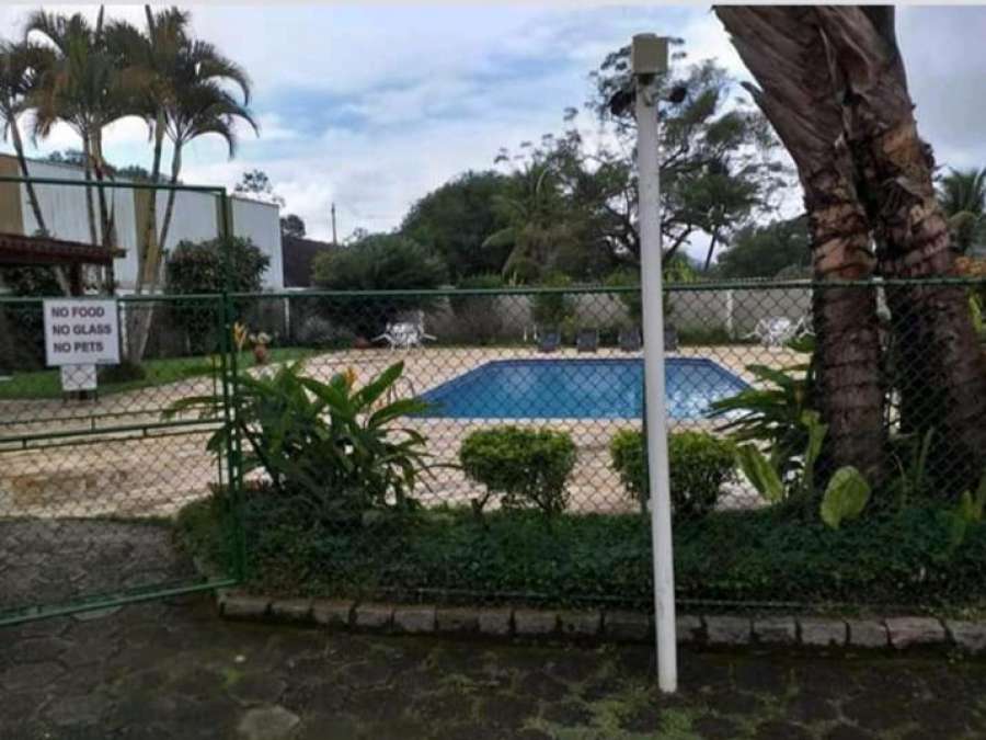Casa com Piscina em condomínio fechado