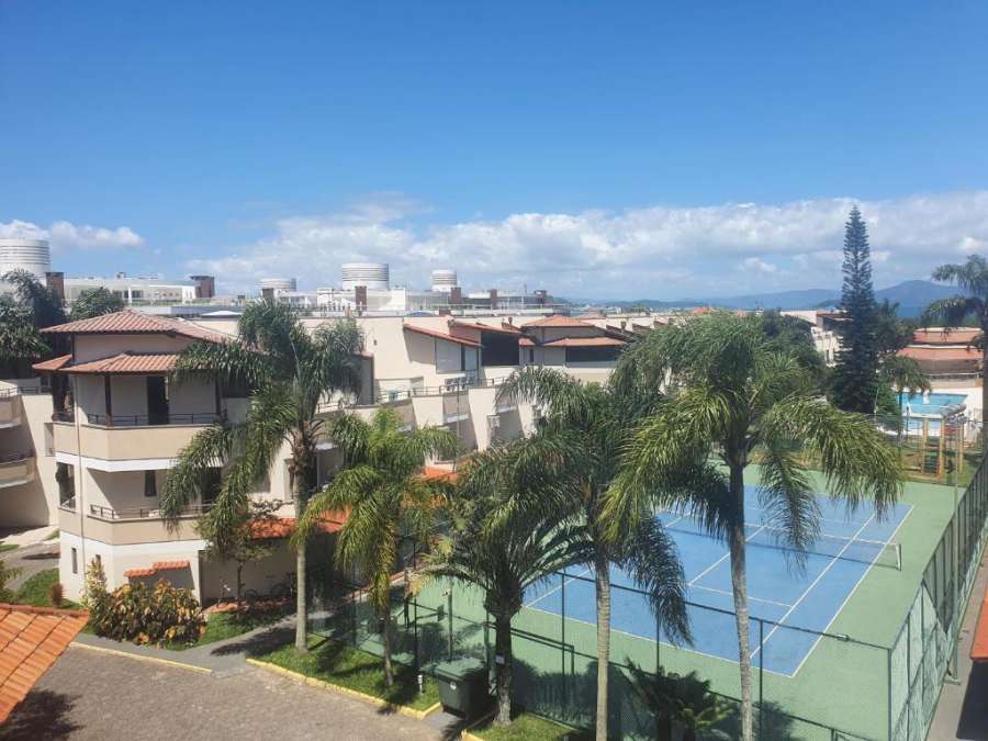 Triplex em Condomínio Clube frente mar