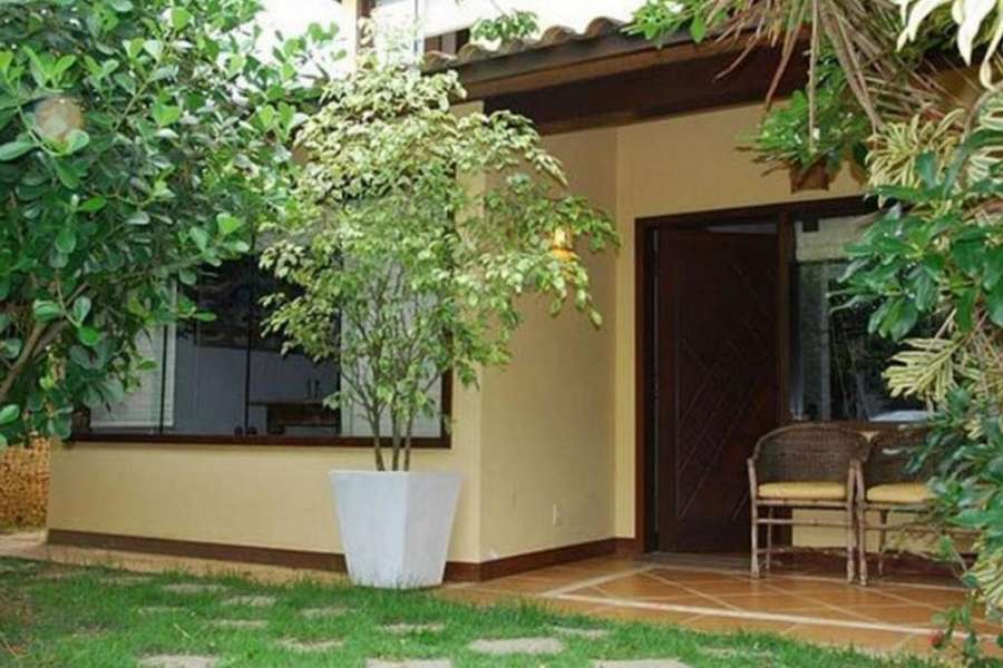 Casa com 4 suítes a 200 metros da Rua das Pedras