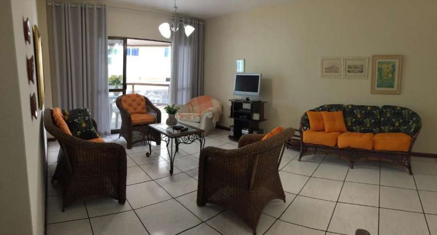 Amplo apartamento em frente ao mar em Itapema