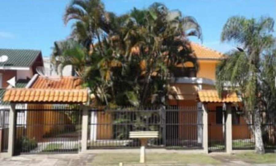 Linda e espaçosa casa de Guaratuba a 2 quadras da praia central