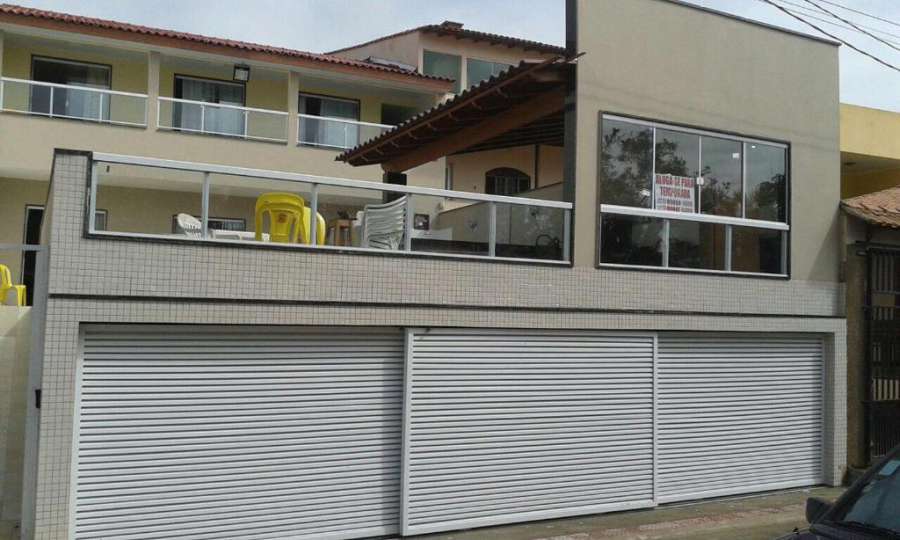 Casa Duplex com Piscina Excelente localização em Iriri