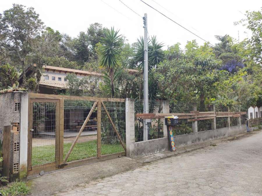 Casa Guarda do Embaú - 1 quadra da praia.