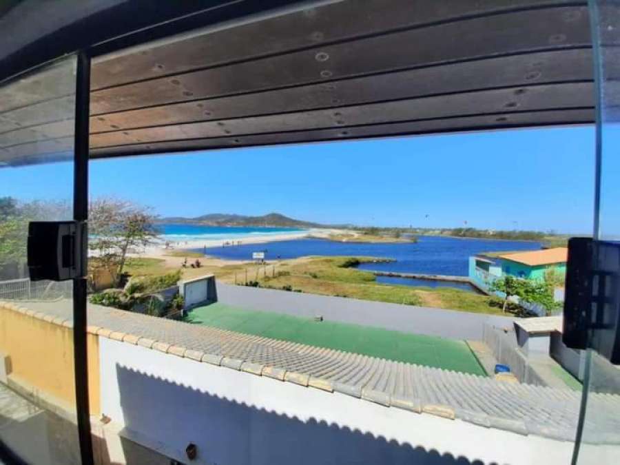 Casa em frente ao mar e a lagoa