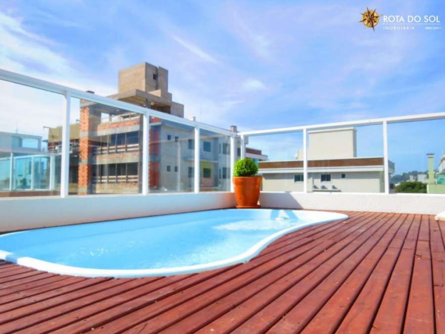 Cobertura com piscina