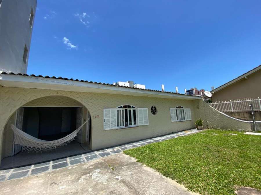Casa no centro de Torres e a 800 m da Praia Grande