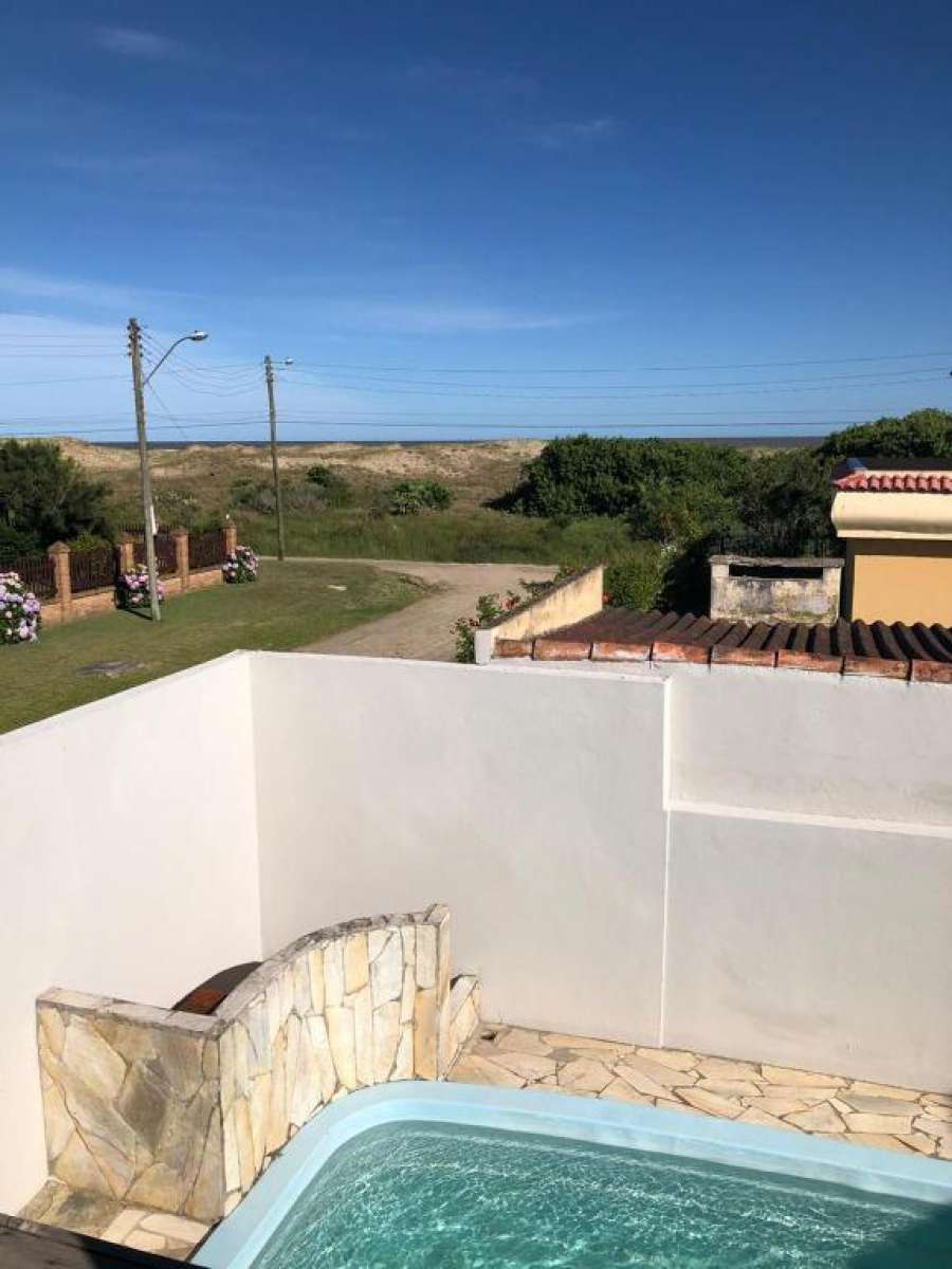 Casa beira da praia com piscina