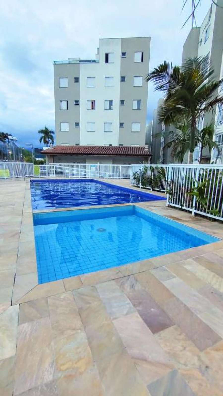Apartamento com piscina e churrasqueira em Ubatuba