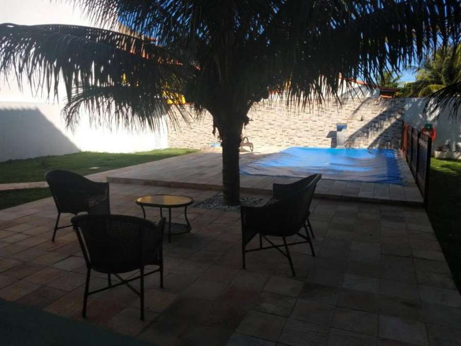 Casa Grande com piscina e próxima à praia