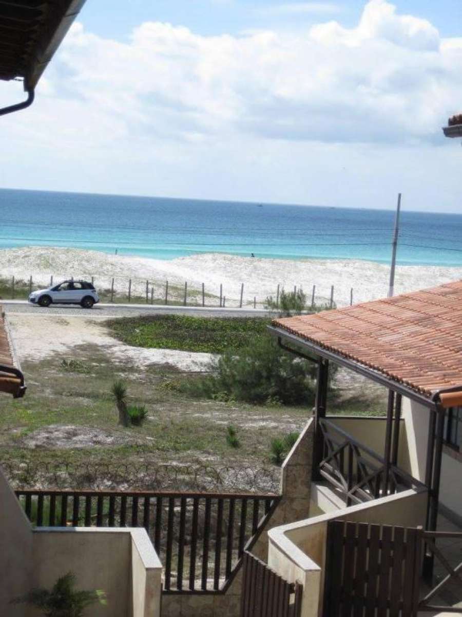 CASA DÚPLEX EM FRENTE A PRAIA