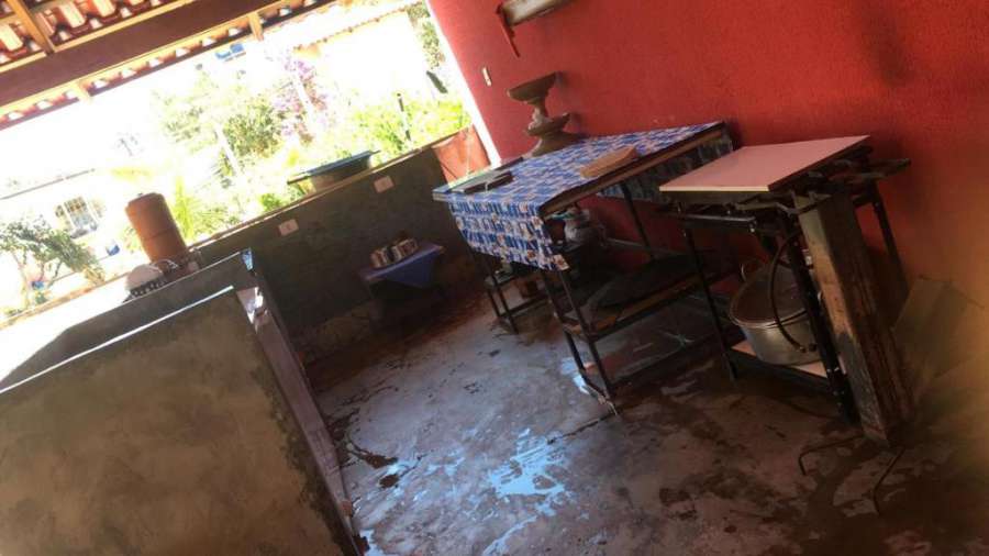 Casa Com Piscina em Hidrolandia GO