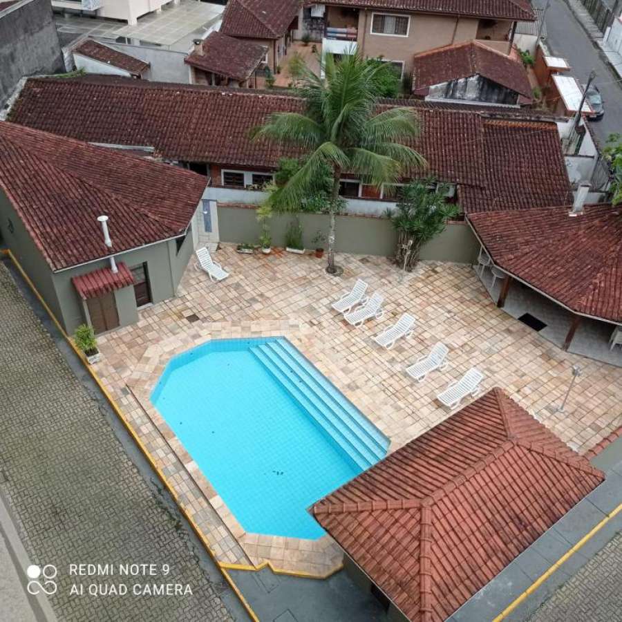 Cobertura no centro de Ubatuba com churrasqueira e terraço privativo