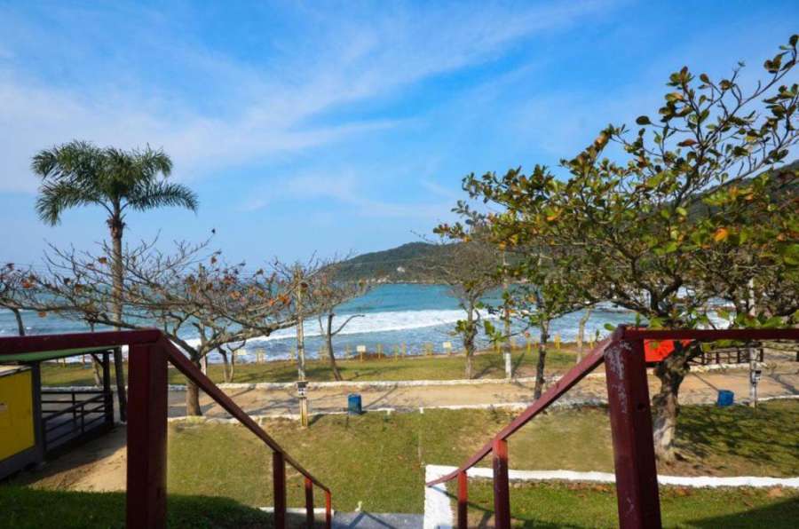Casa frente mar em bombinhas retiro dos padres