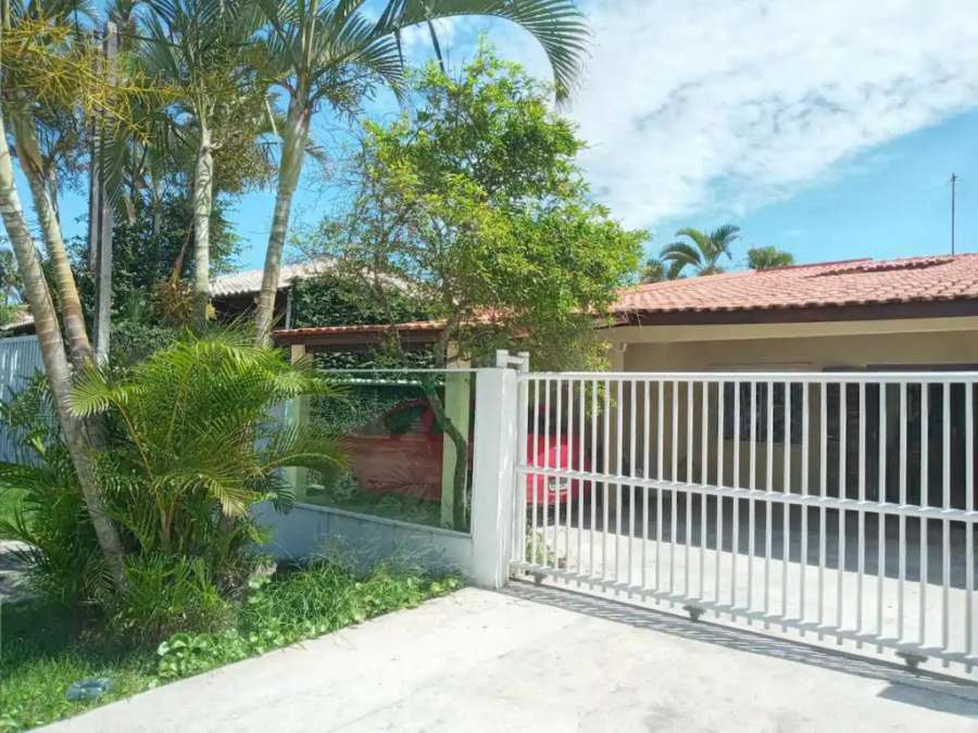 Matinhos Baln Riviera Casa para 15 pessoas longe de aglomeração a 50m da praia perto de mercado farmácia restaurante e etc