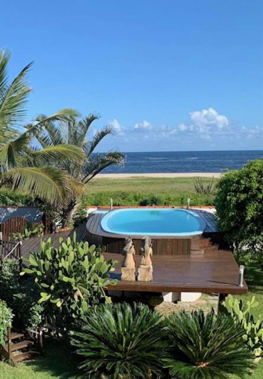 CASA EM FRENTE À PRAIA DE ITAÚNA