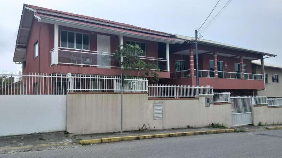 casa parte terrea proximo a praia