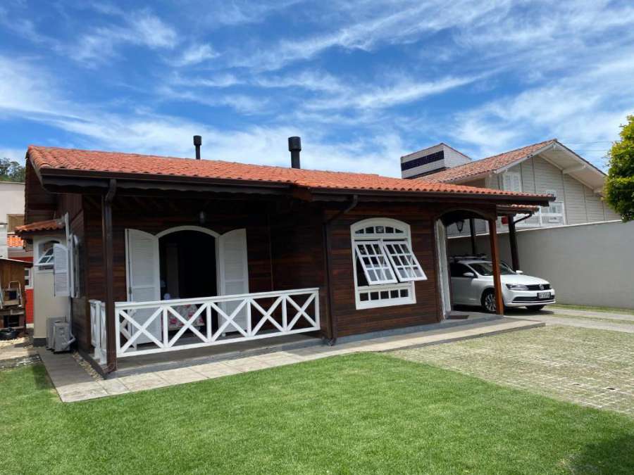 Casa rústica aconchegante bairro sambaqui.