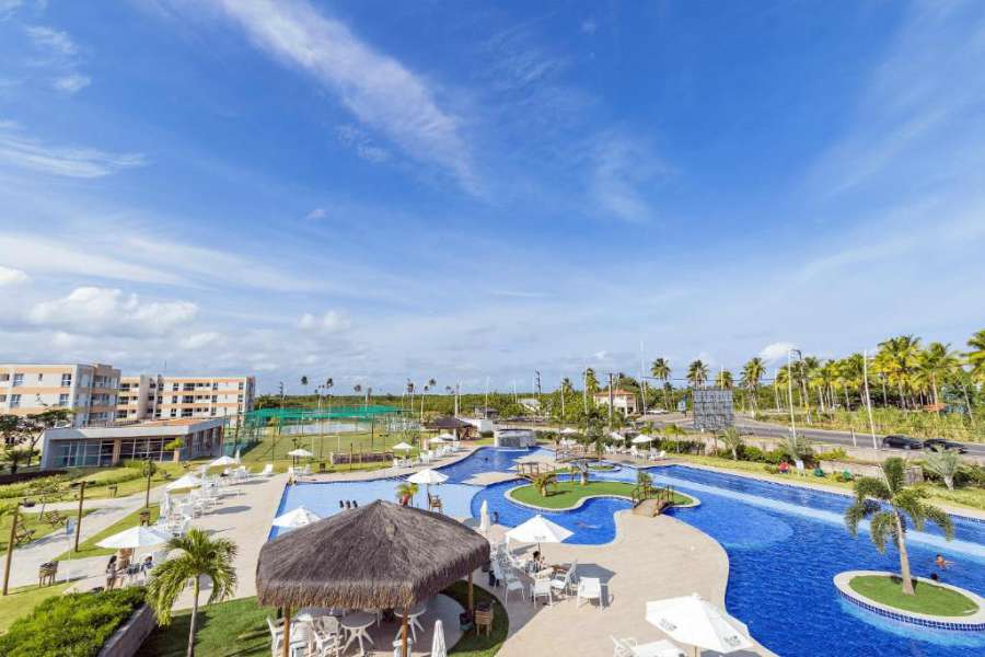 Muro Alto Condomínio Clube Exclusivo por Carpediem