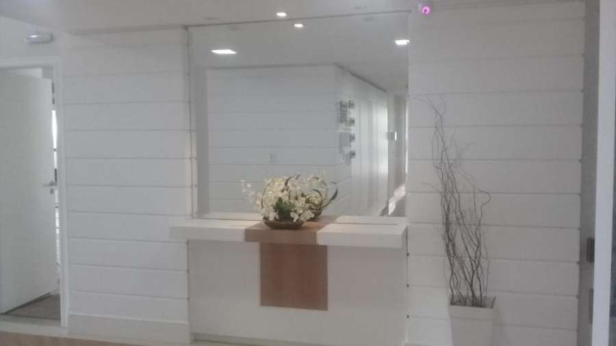 Apartamento de 2 domitórios e 1 garagem no centro de Bombinhas 50 metros da praia na Avenida principal próximo ao shopping Punta Blu