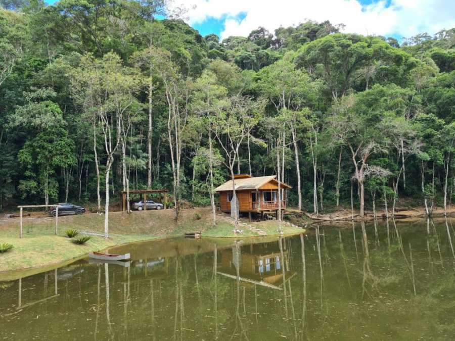 Chalé c/ lareira mata e lago região de Pedra Azul