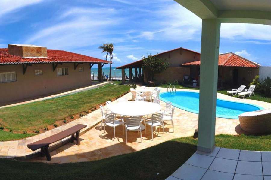 Aconchegante vila pé na areia em Búzios por Carpediem