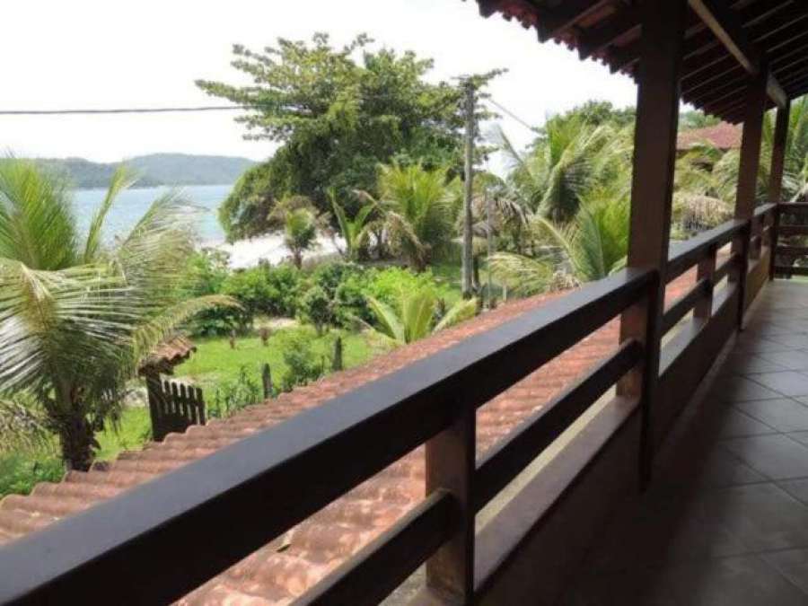 Casa de frente para a praia em paraty