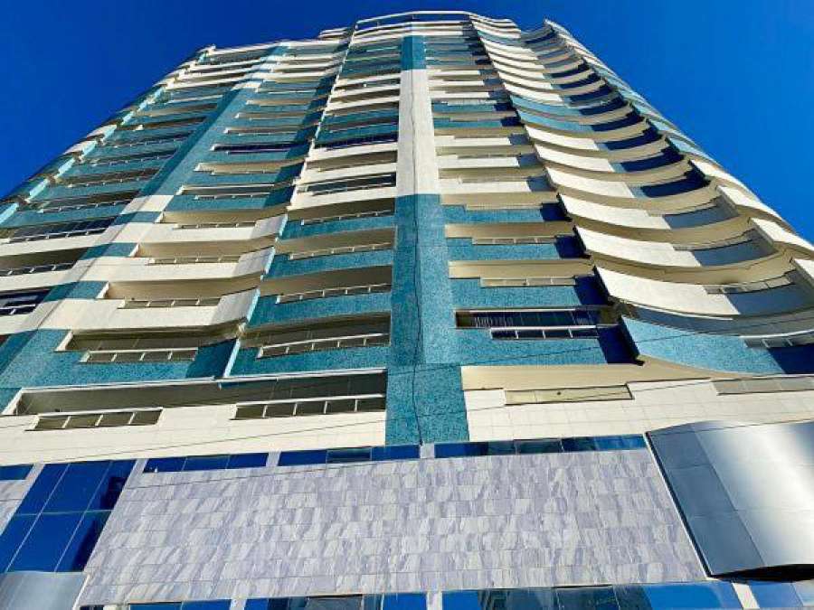 Quadra do mar a poucos metros da Roda Gigante